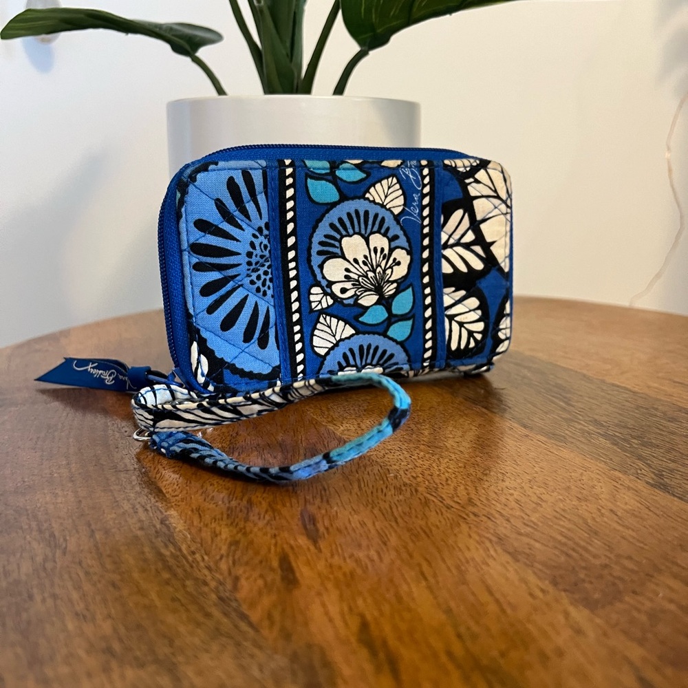Vera Bradley wallet/ phone wristlet. Color blue.